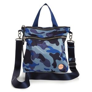Shorty Love Amuse Crossbody bag in blue camouflage